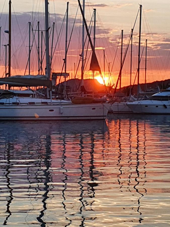 Porquerolles - Nuit Insolite A Bord Du Defi Fou Buitenkant foto